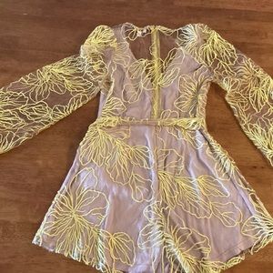 Vintage Womens Romper, size small, beautiful lace sleeves, great condition